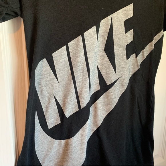 Nike Scoop Neck Loose Fit Tee, size S - Picture 3 of 6